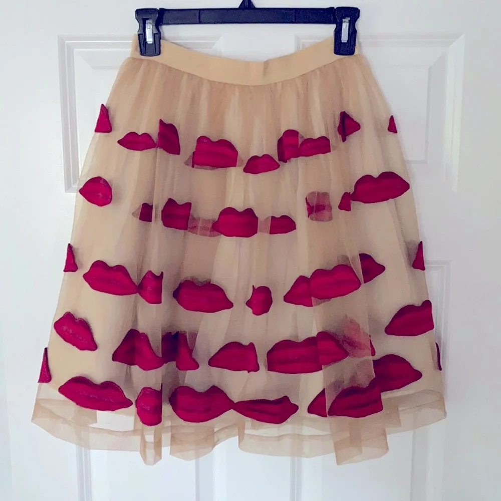 Iconic Alice and Olivia lip skirt tulle embroidered kisses - Picture 2 of 8